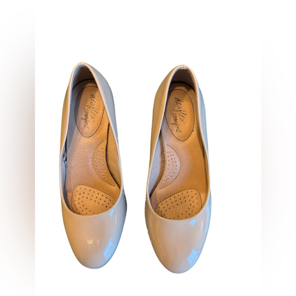 Dexflex comfort women’s Shoes Nude Faux Patent classic pump 3 Heel size 5.5